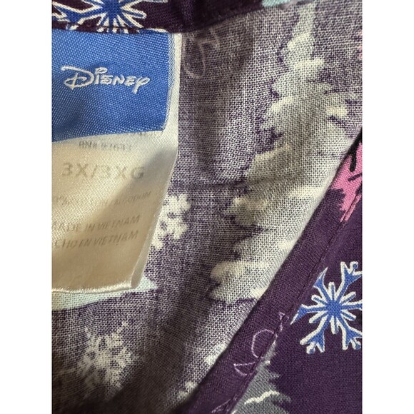 Disney Olaf  Winter Chill Out  Scrub Top, Size 3X V-neck, 3 Pockets Uniform - Picture 3 of 5